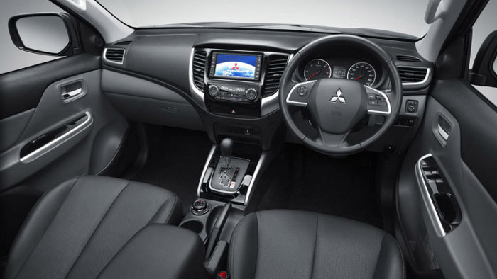 Mitsubishi L200 2016 года салон Mitsubishi L200 2016 года салон